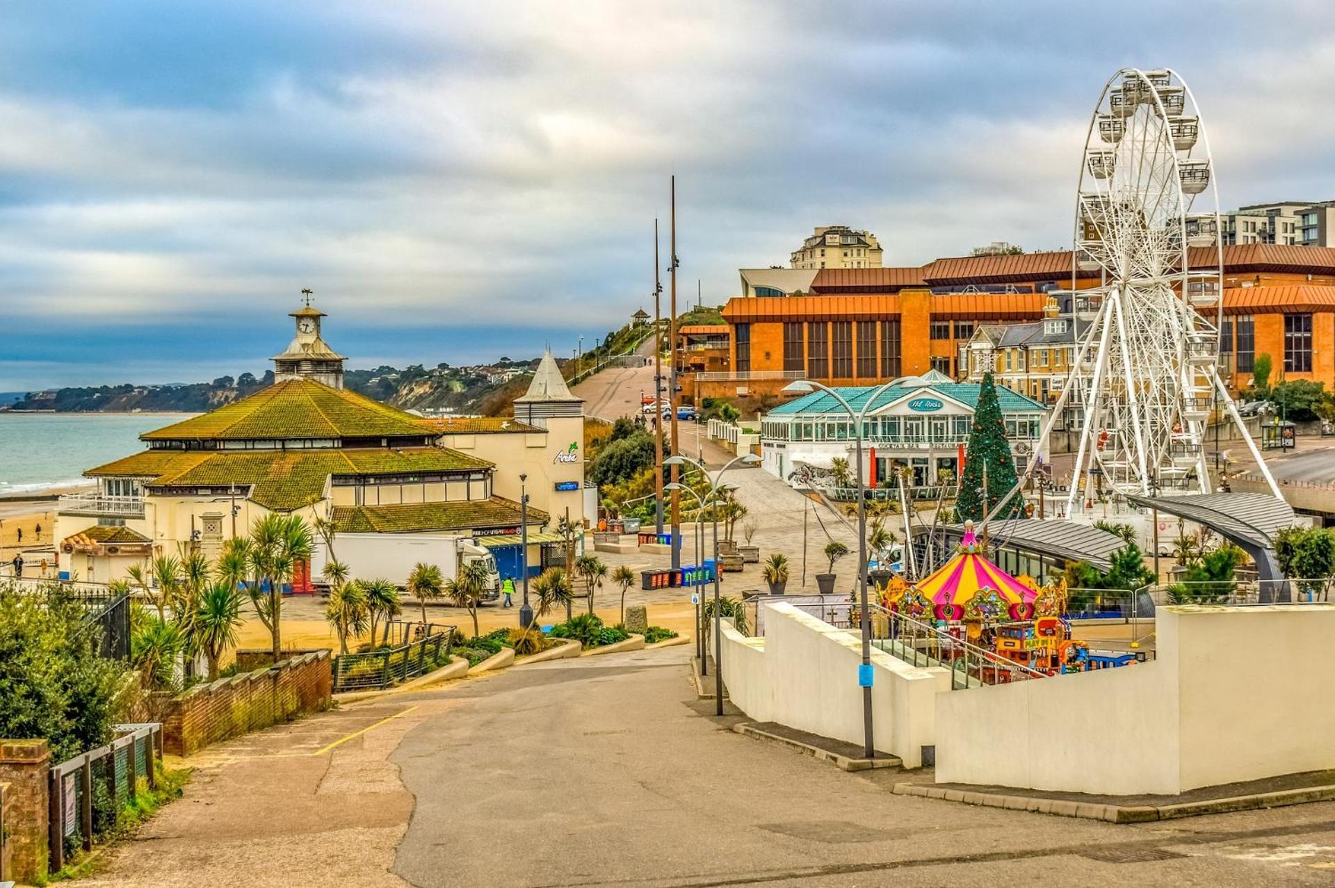 Bournemouth Beachfront Retreat 3 Bedroom 3 Bathroom Seaside B&B With Free Parking Exterior photo