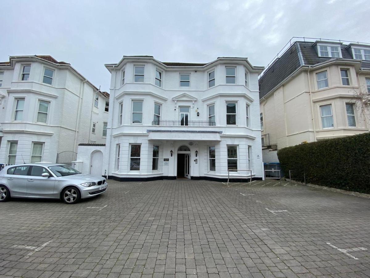 Bournemouth Beachfront Retreat 3 Bedroom 3 Bathroom Seaside B&B With Free Parking Exterior photo
