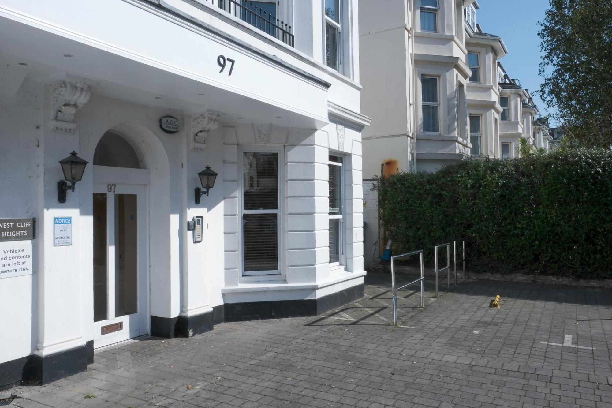 Bournemouth Beachfront Retreat 3 Bedroom 3 Bathroom Seaside B&B With Free Parking Exterior photo