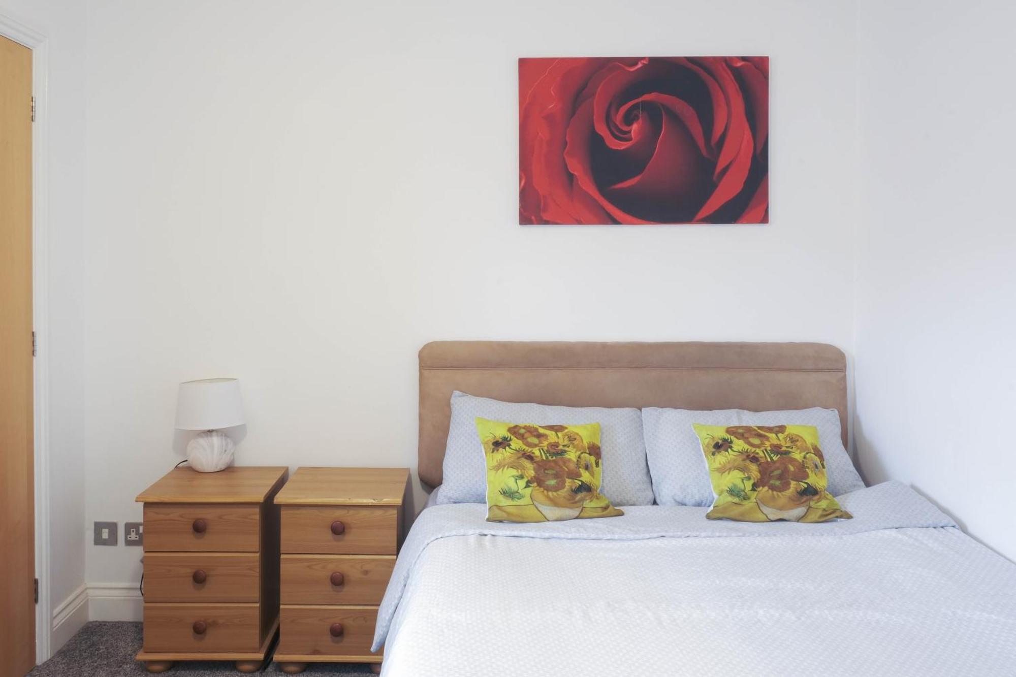 Bournemouth Beachfront Retreat 3 Bedroom 3 Bathroom Seaside B&B With Free Parking Exterior photo