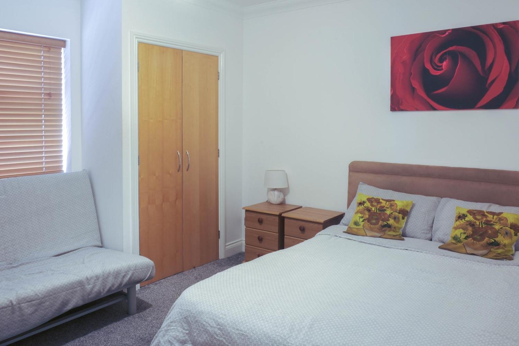 Bournemouth Beachfront Retreat 3 Bedroom 3 Bathroom Seaside B&B With Free Parking Exterior photo
